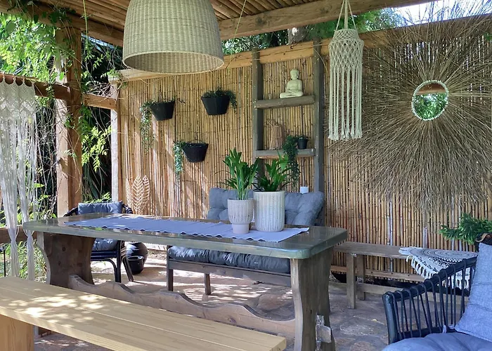 Bangallows Tartaya Residence